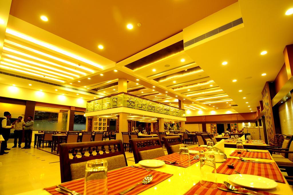 Hotel Aida Котаям Екстериор снимка