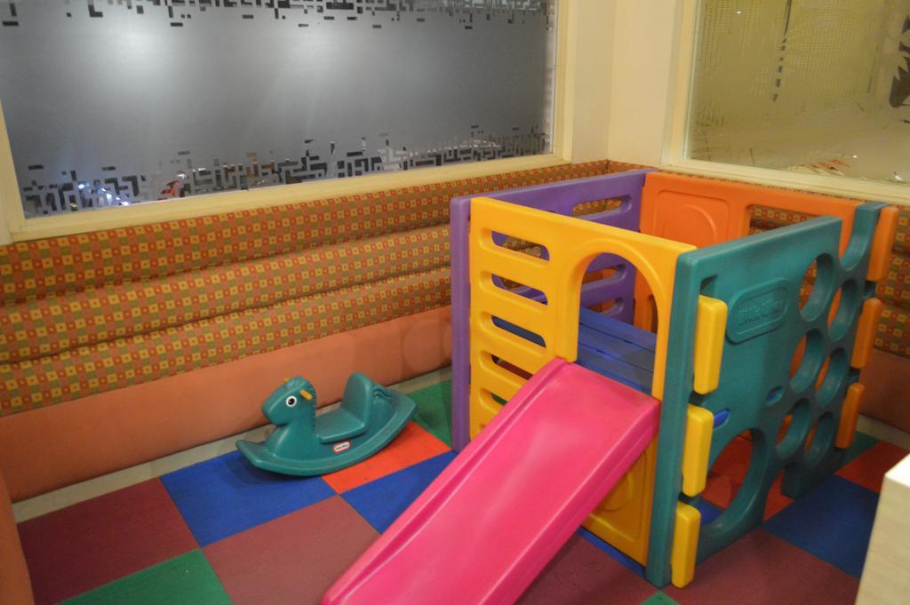 Hotel Aida Котаям Екстериор снимка