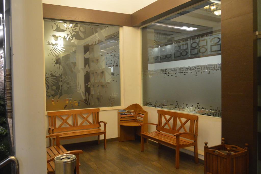 Hotel Aida Котаям Екстериор снимка