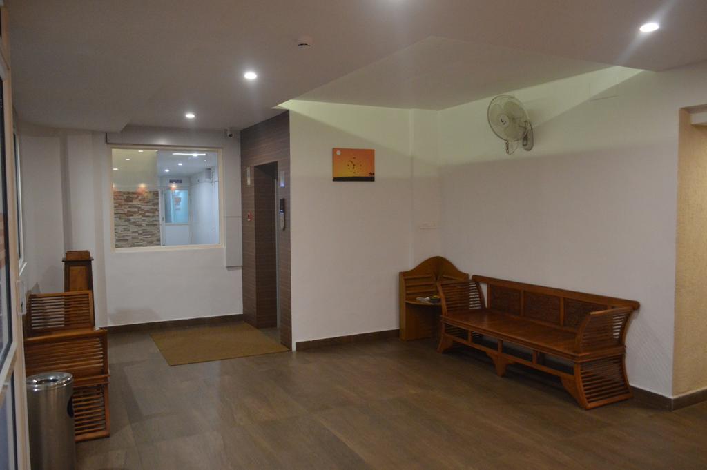 Hotel Aida Котаям Екстериор снимка