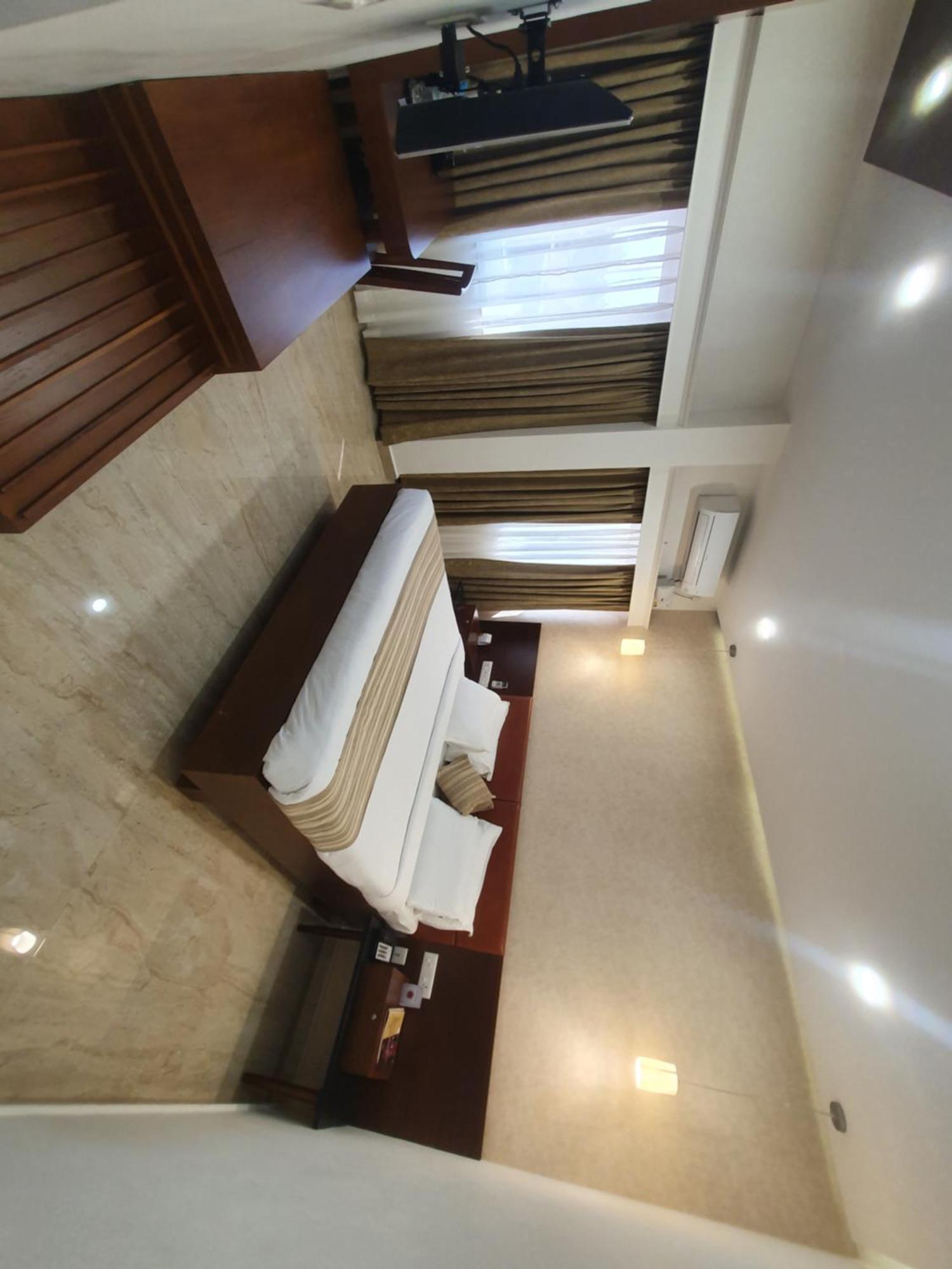 Hotel Aida Котаям Екстериор снимка