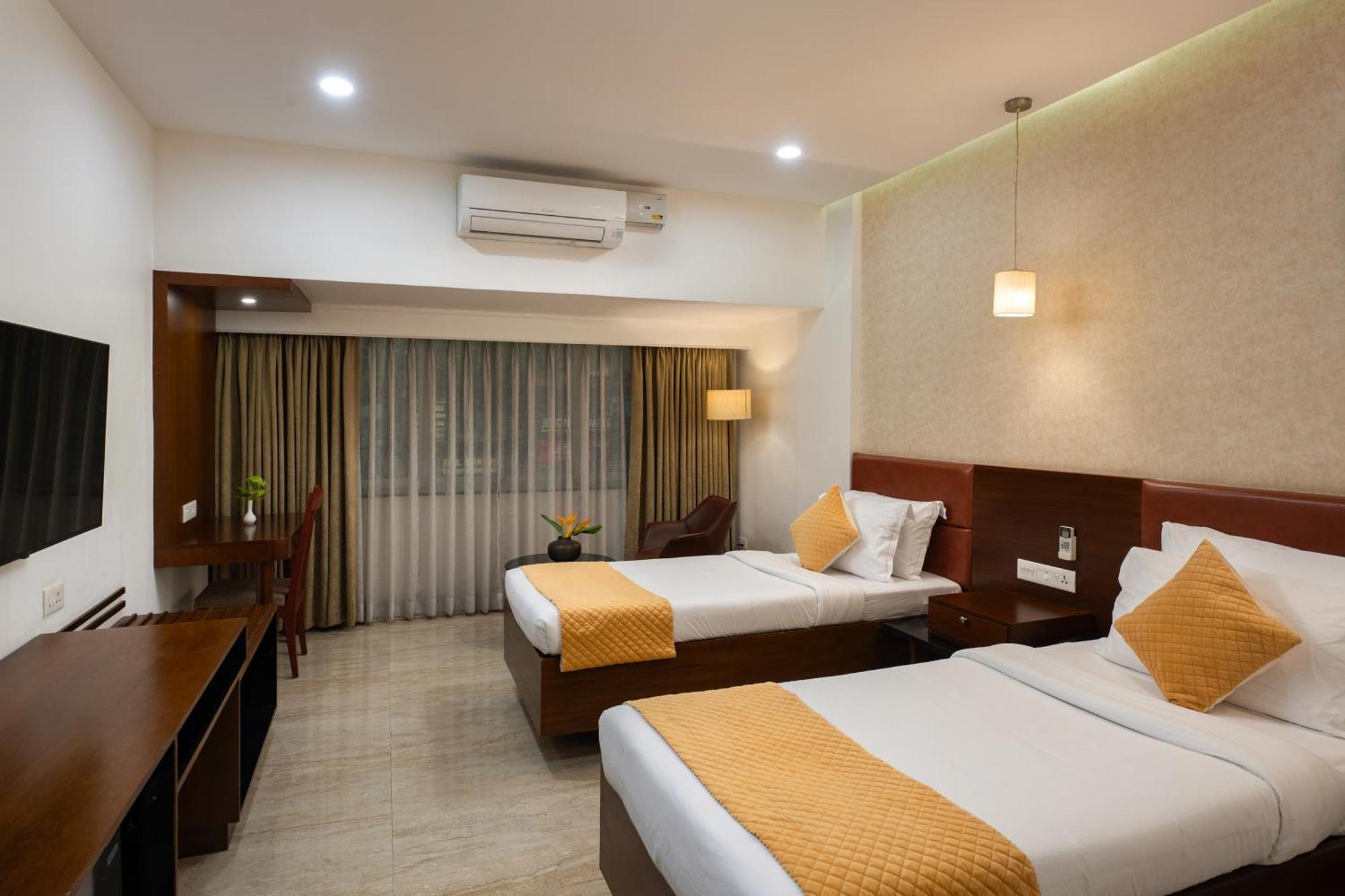 Hotel Aida Котаям Екстериор снимка