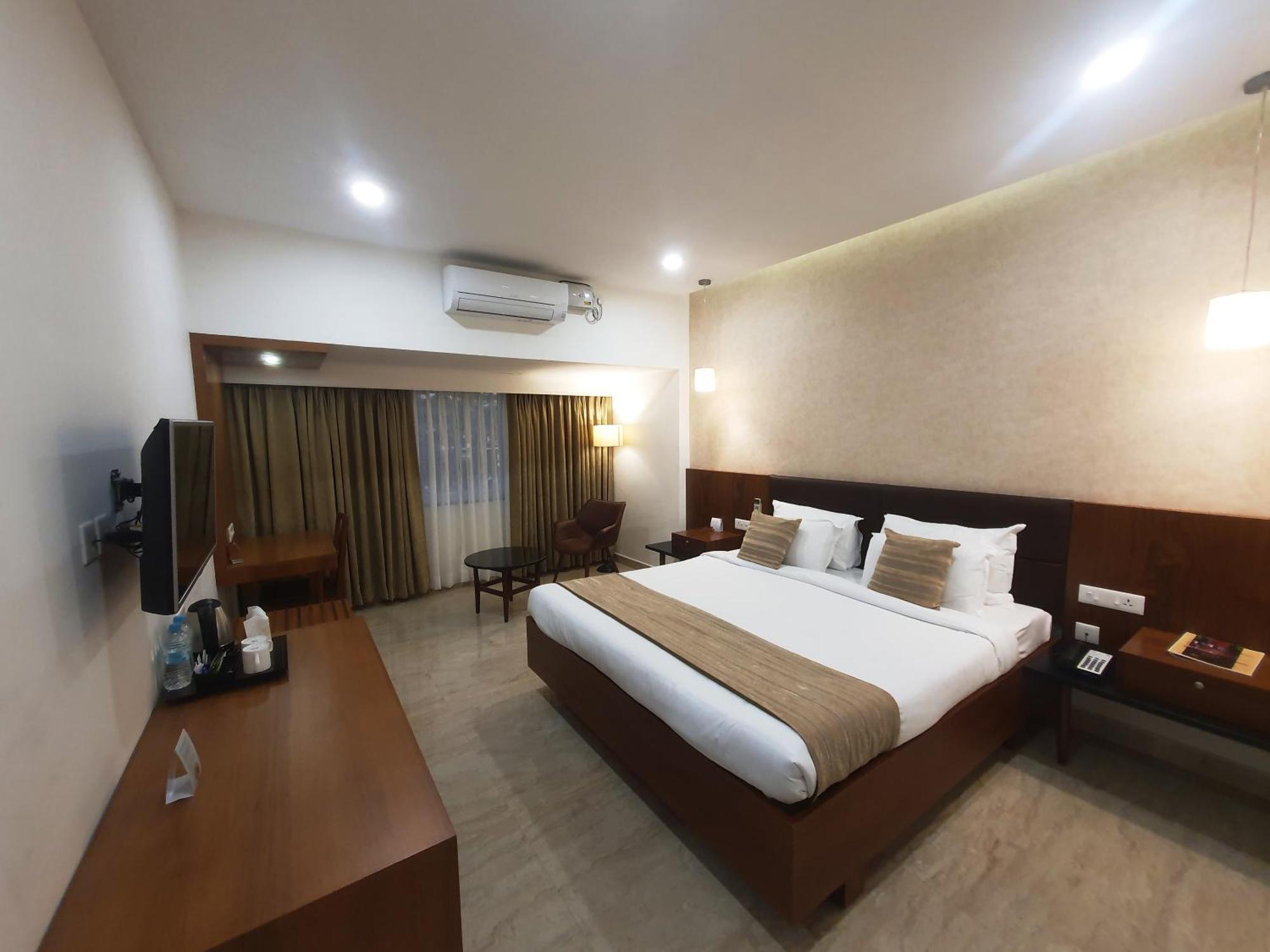 Hotel Aida Котаям Екстериор снимка