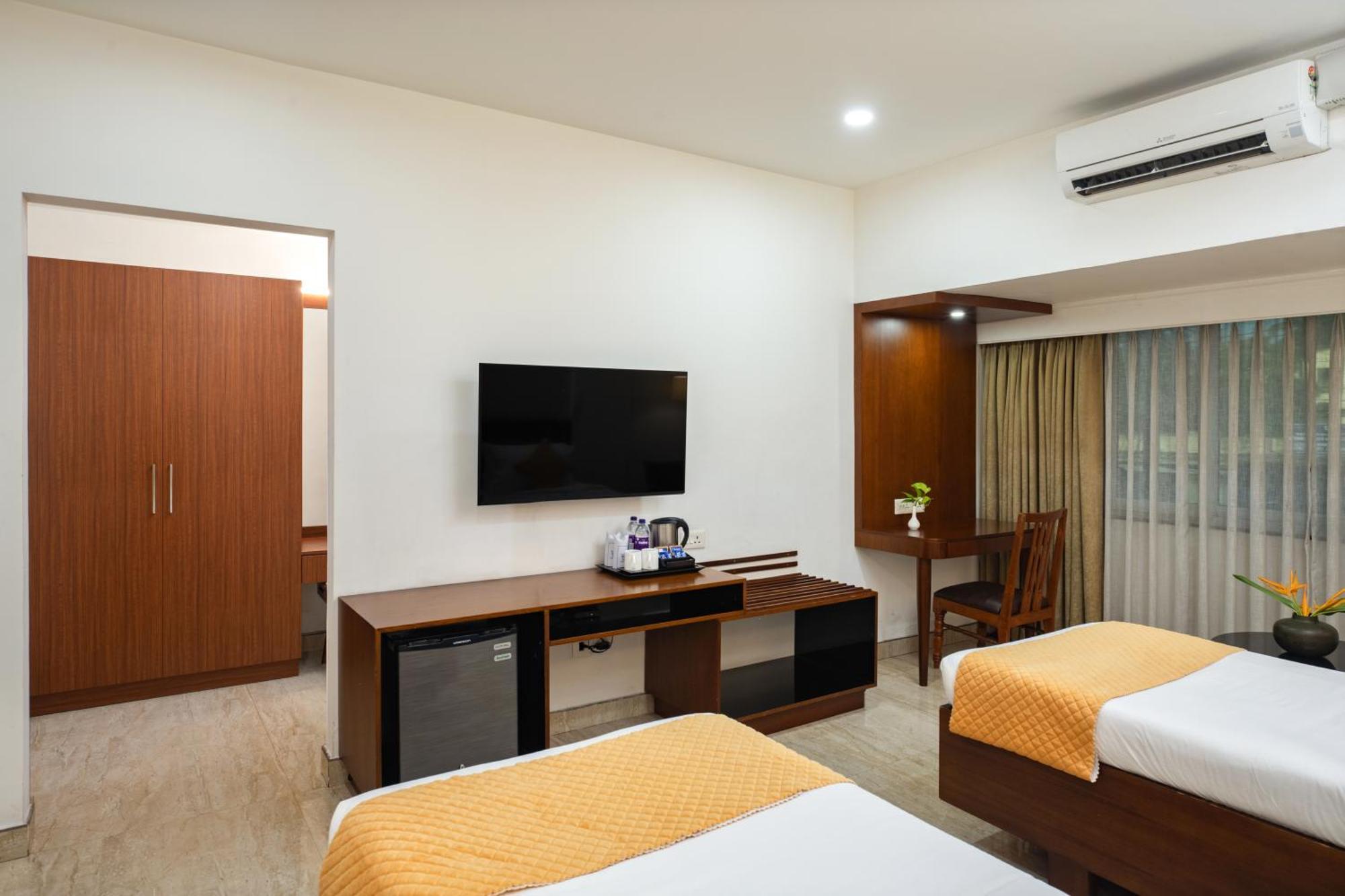 Hotel Aida Котаям Екстериор снимка