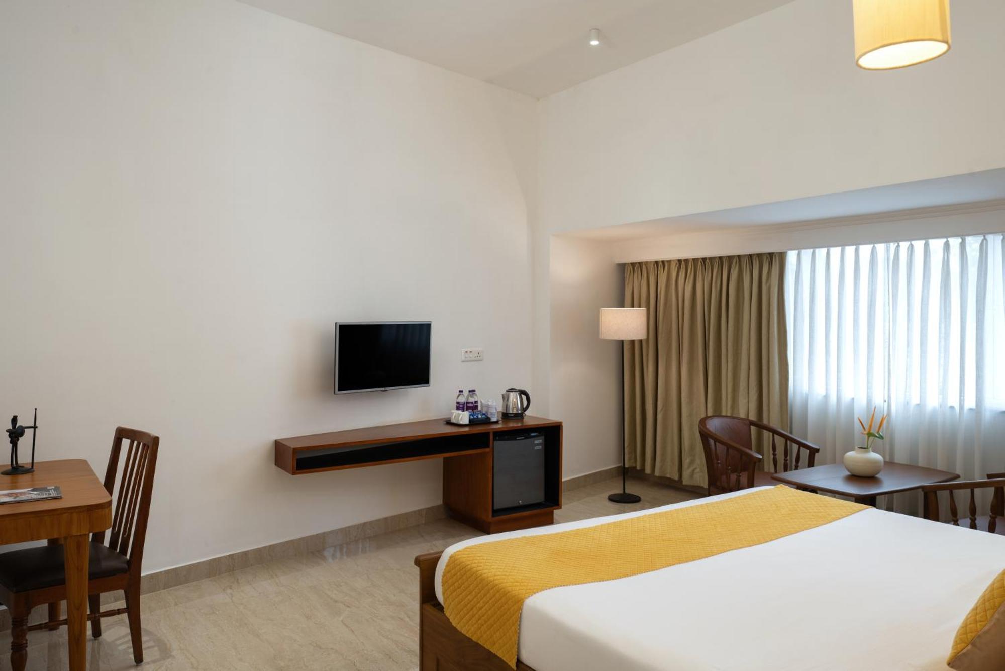 Hotel Aida Котаям Екстериор снимка