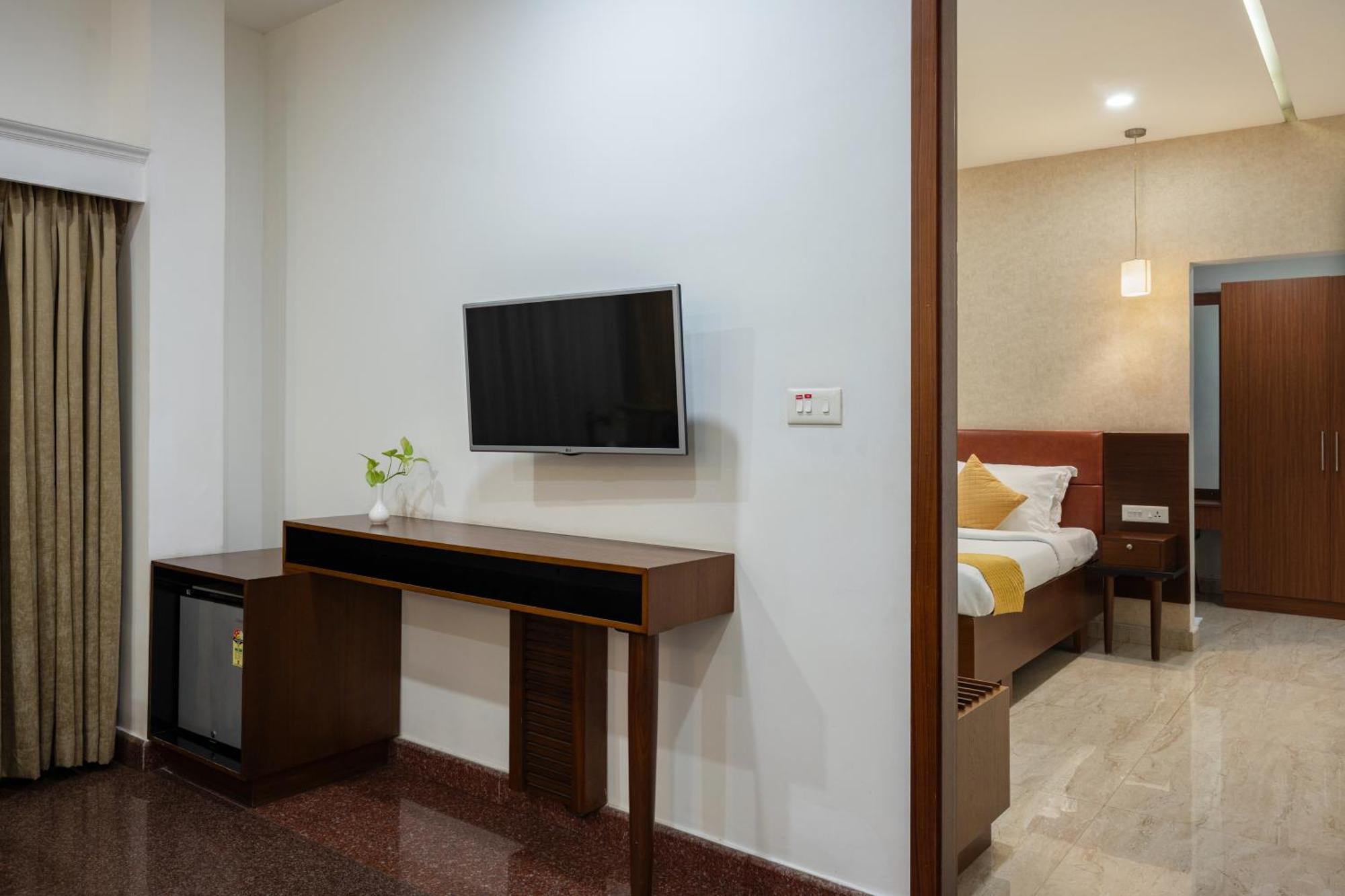 Hotel Aida Котаям Екстериор снимка