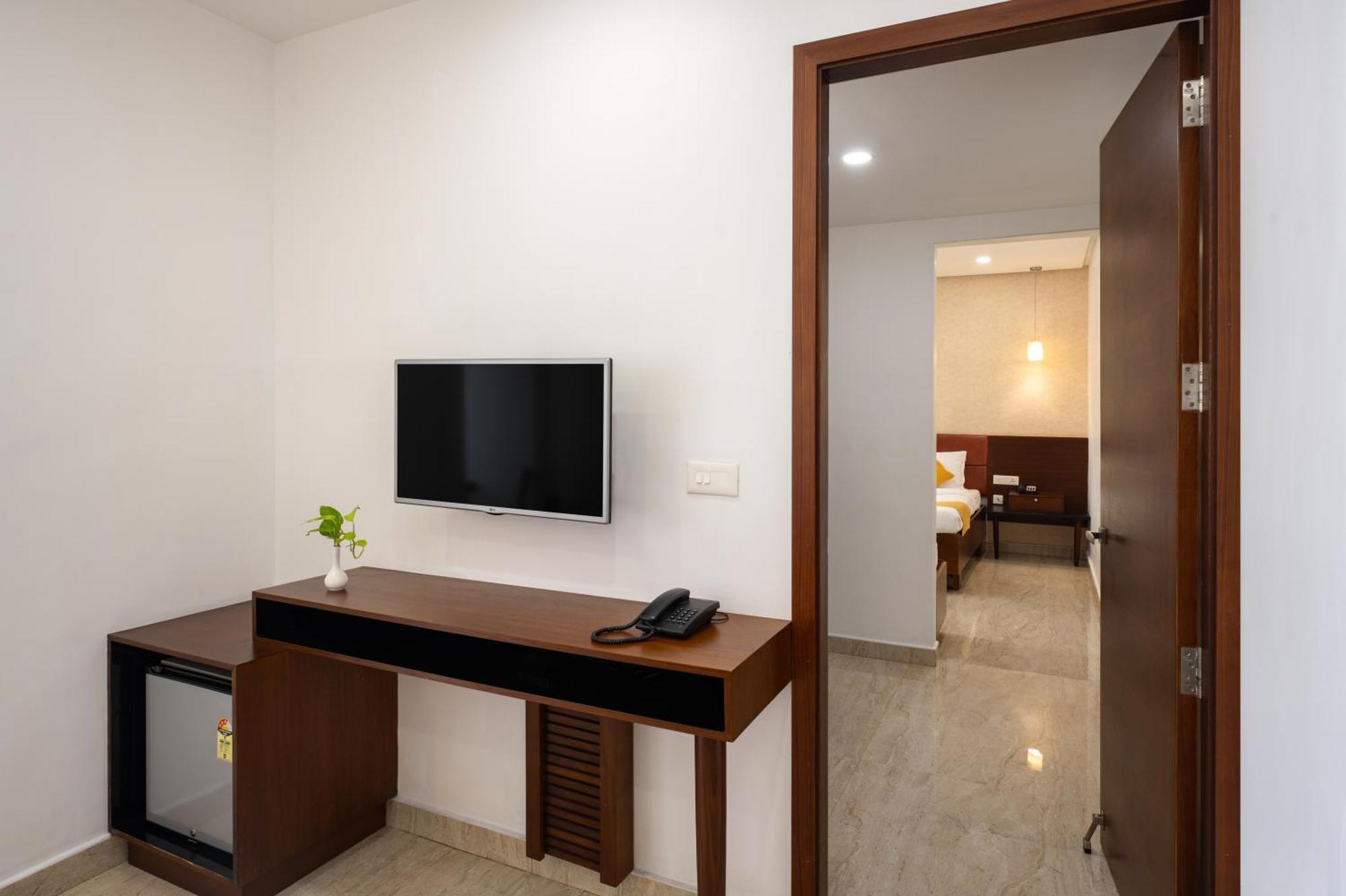 Hotel Aida Котаям Екстериор снимка