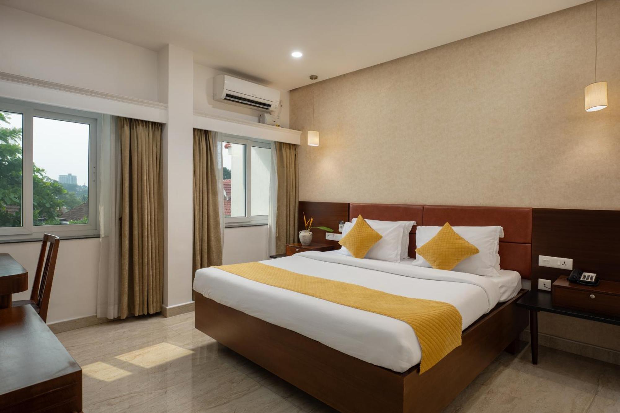 Hotel Aida Котаям Екстериор снимка