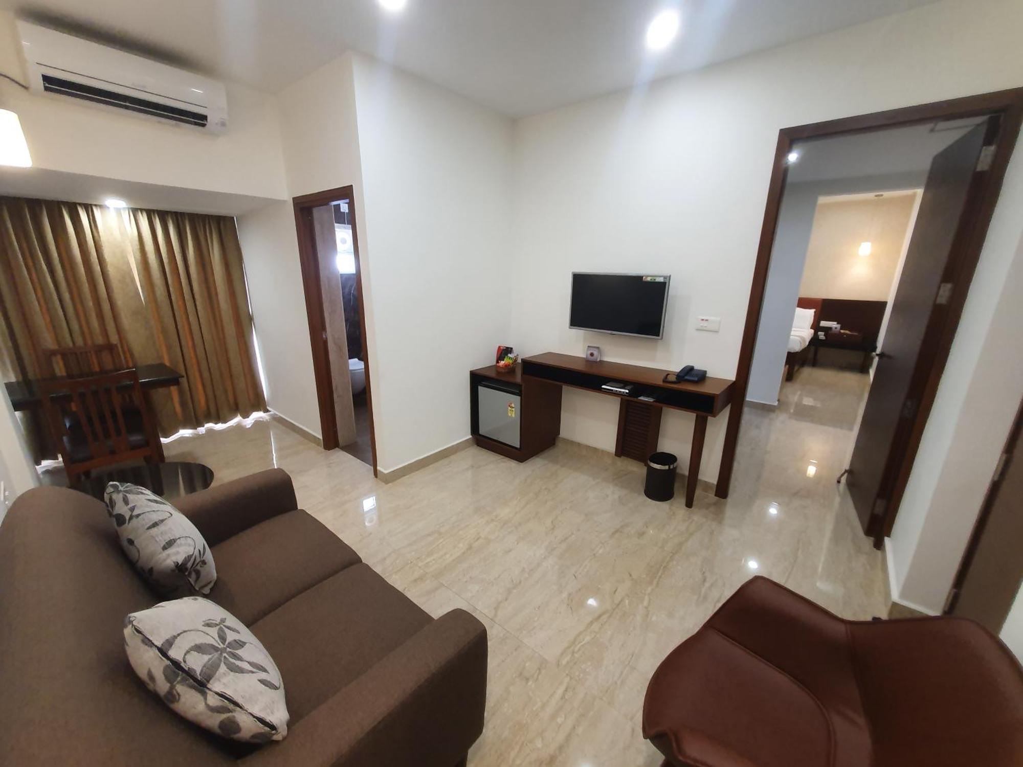 Hotel Aida Котаям Екстериор снимка