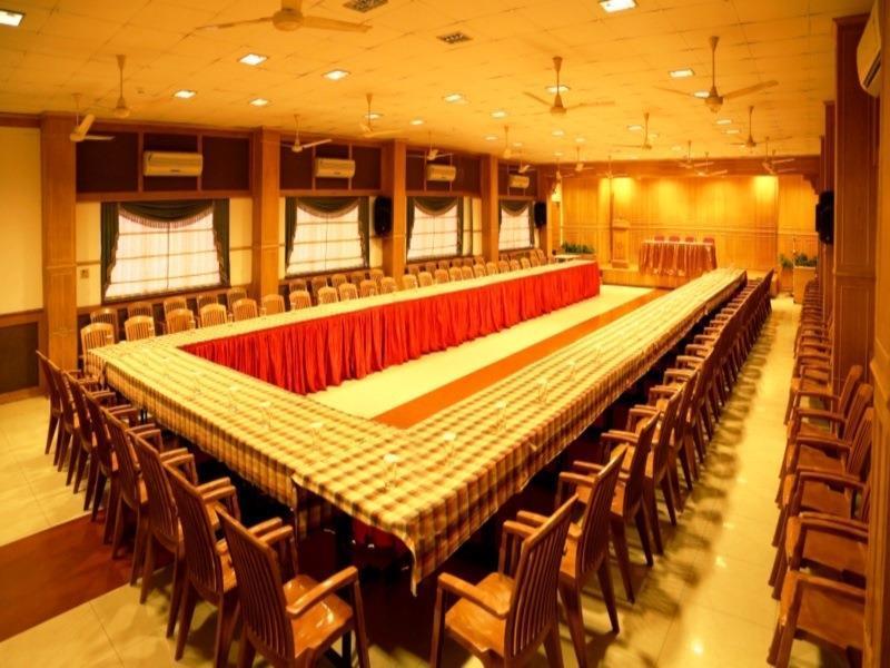 Hotel Aida Котаям Екстериор снимка