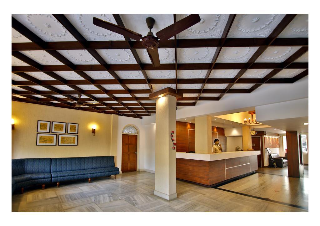 Hotel Aida Котаям Екстериор снимка