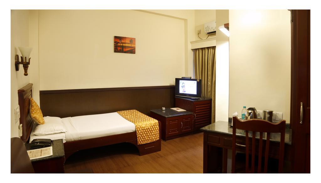 Hotel Aida Котаям Екстериор снимка