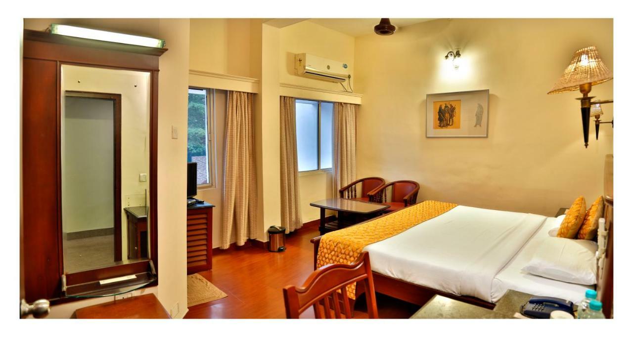 Hotel Aida Котаям Екстериор снимка