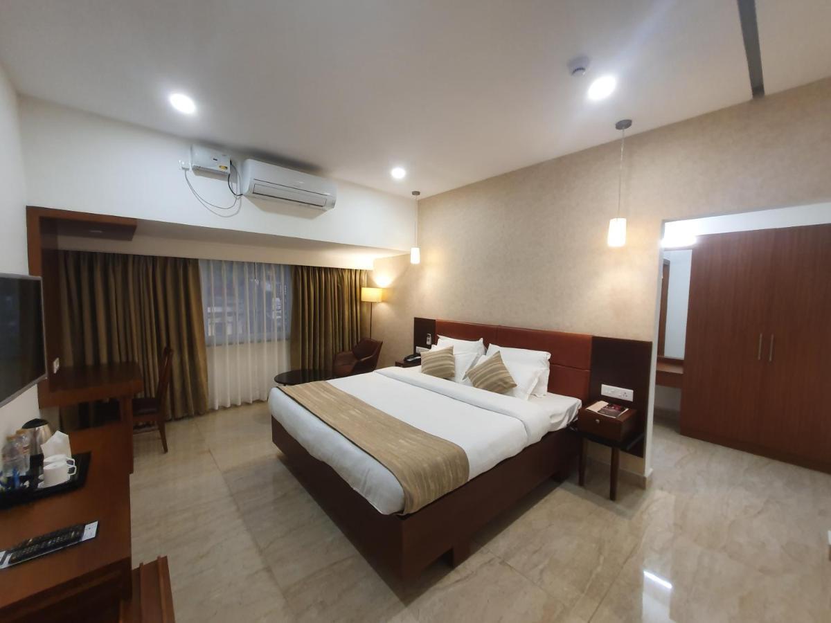 Hotel Aida Котаям Екстериор снимка