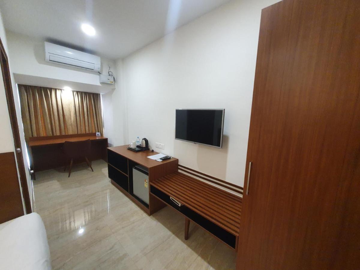 Hotel Aida Котаям Екстериор снимка