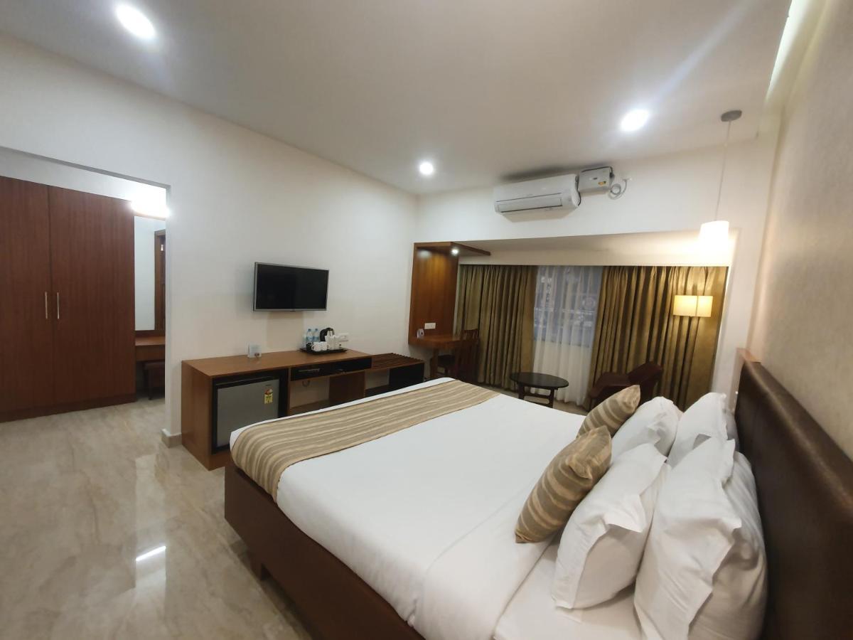 Hotel Aida Котаям Екстериор снимка