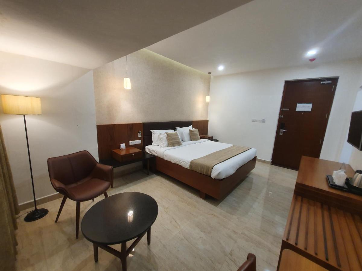 Hotel Aida Котаям Екстериор снимка